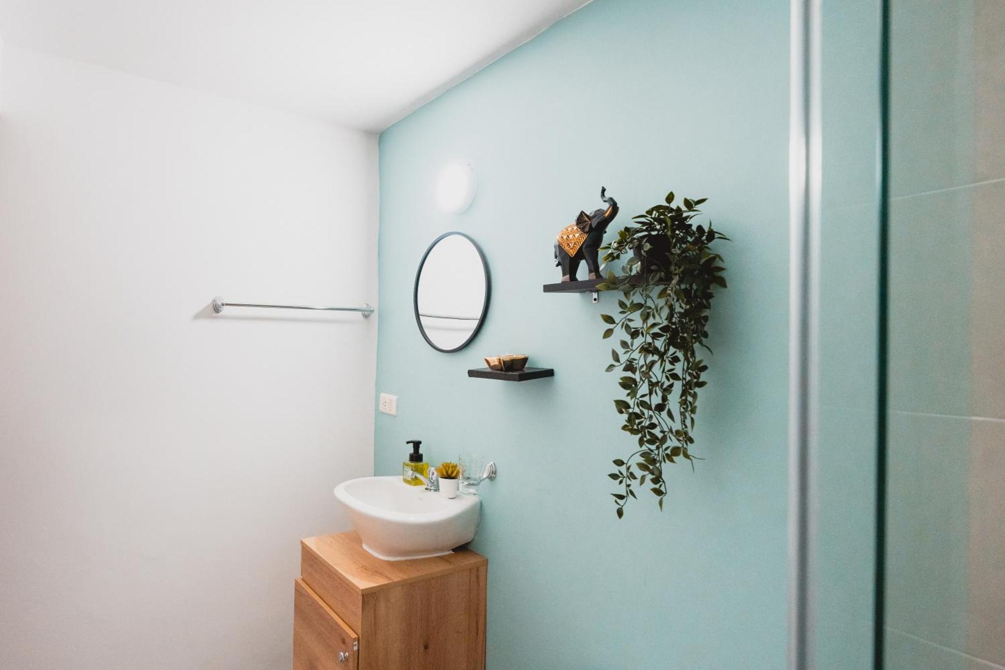 Guest house Ac - House Laureles - Self Cheking
